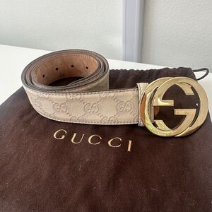 Women Gucci belt